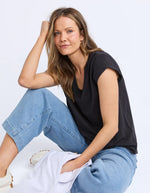 Load image into Gallery viewer, Foxwood Manly Vee Tee Black 16