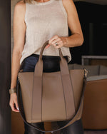 Load image into Gallery viewer, Louenhide Windsor Laptop Bag Mocha