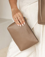 Load image into Gallery viewer, Louenhide The Everyday Pouch - Mocha Mousse