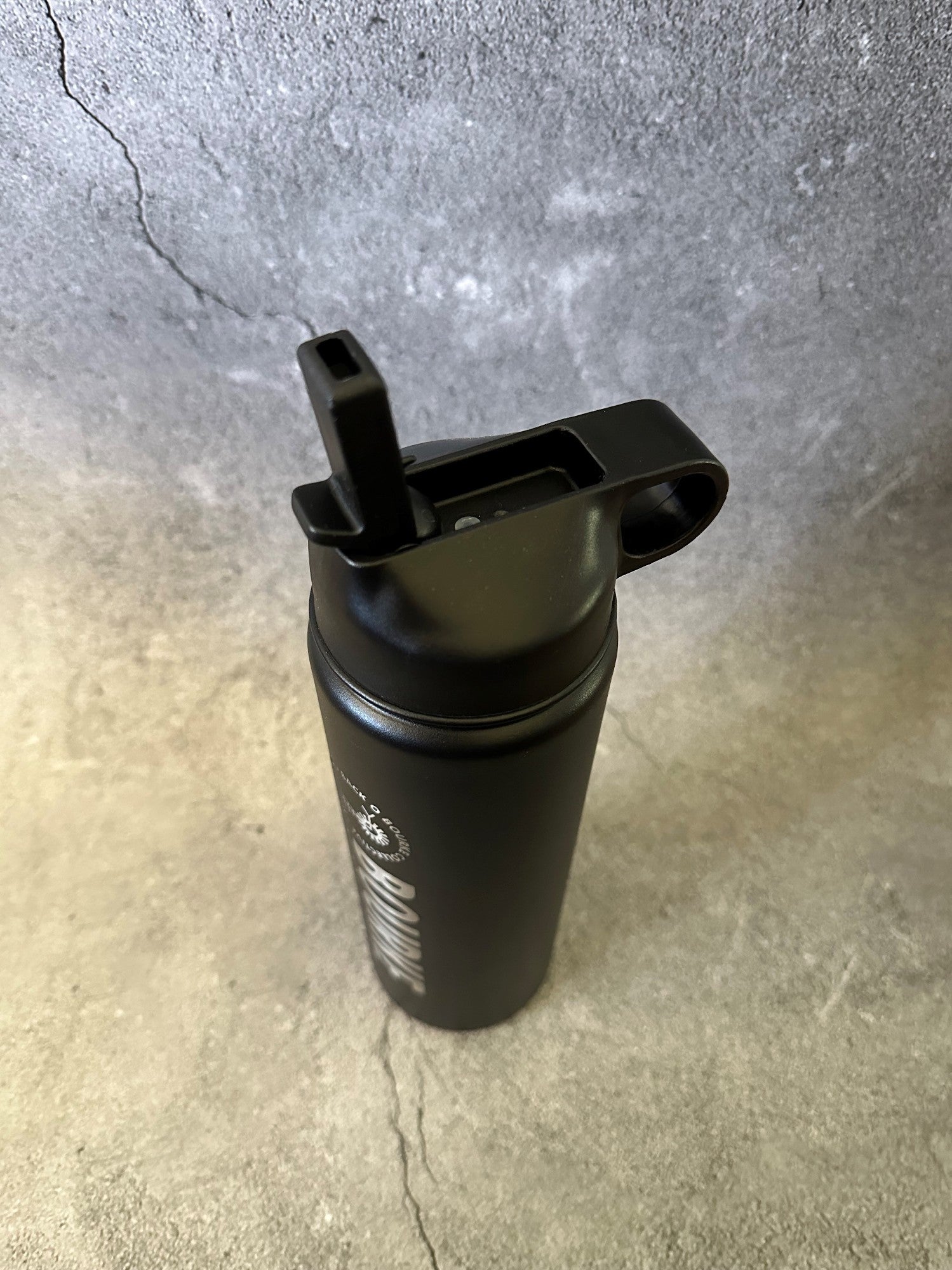 Bourke Bottle 650ml S/steel With Finger Loop [clr:black]