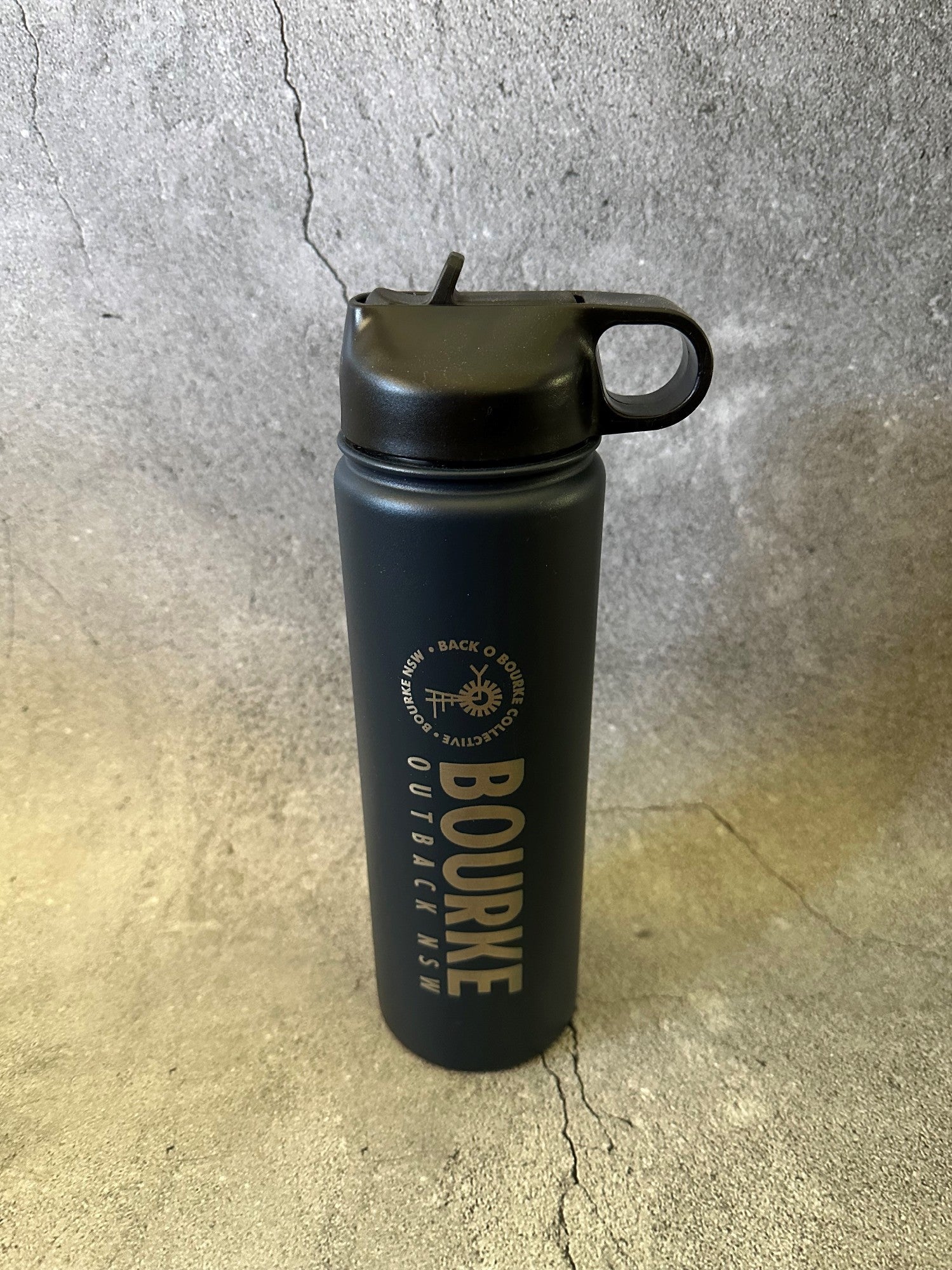 Bourke Bottle 650ml S/steel With Finger Loop Navy [clr:navy]