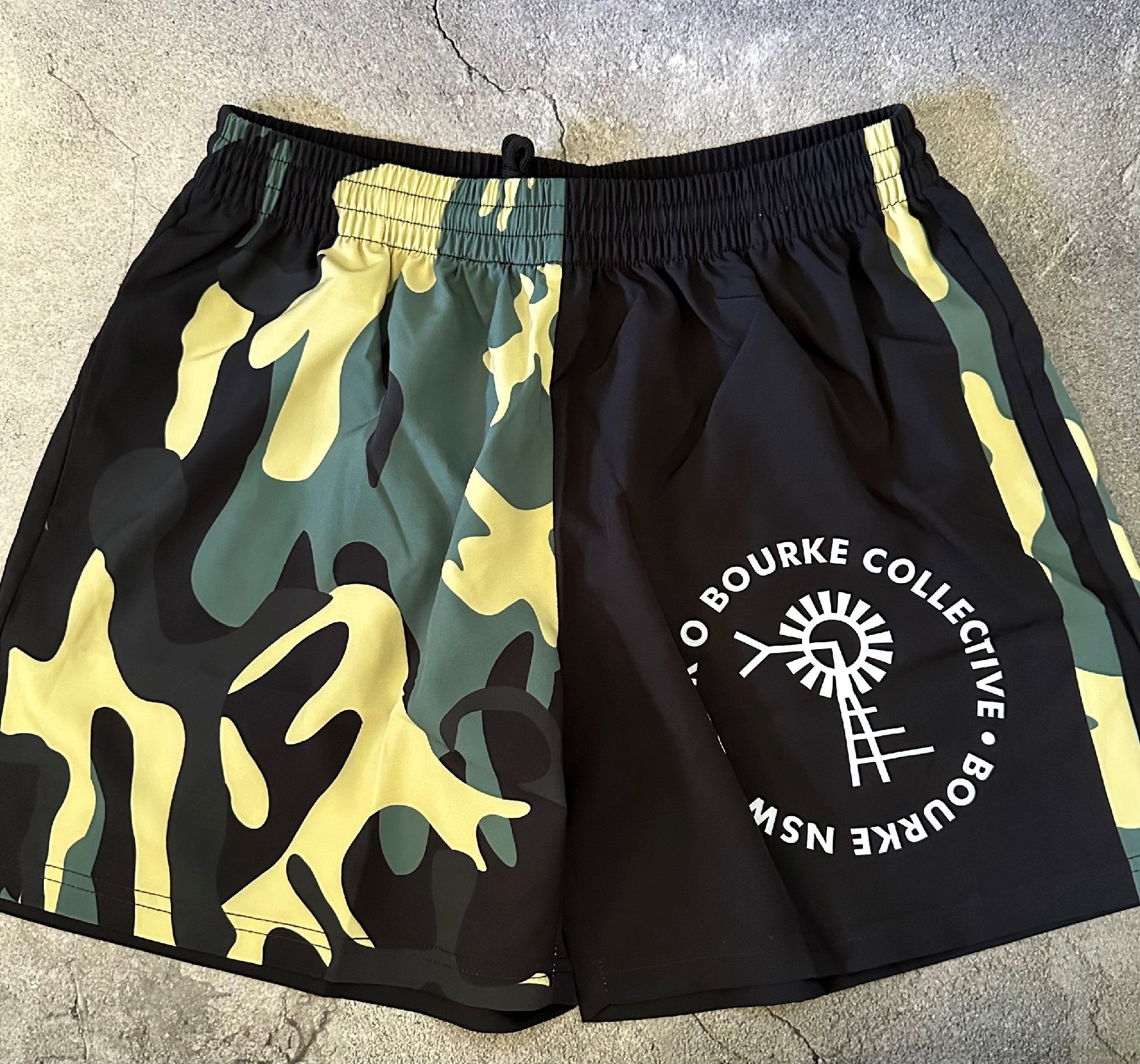 Bourke Casual Shorts Green Camo & Black [sz:xs]