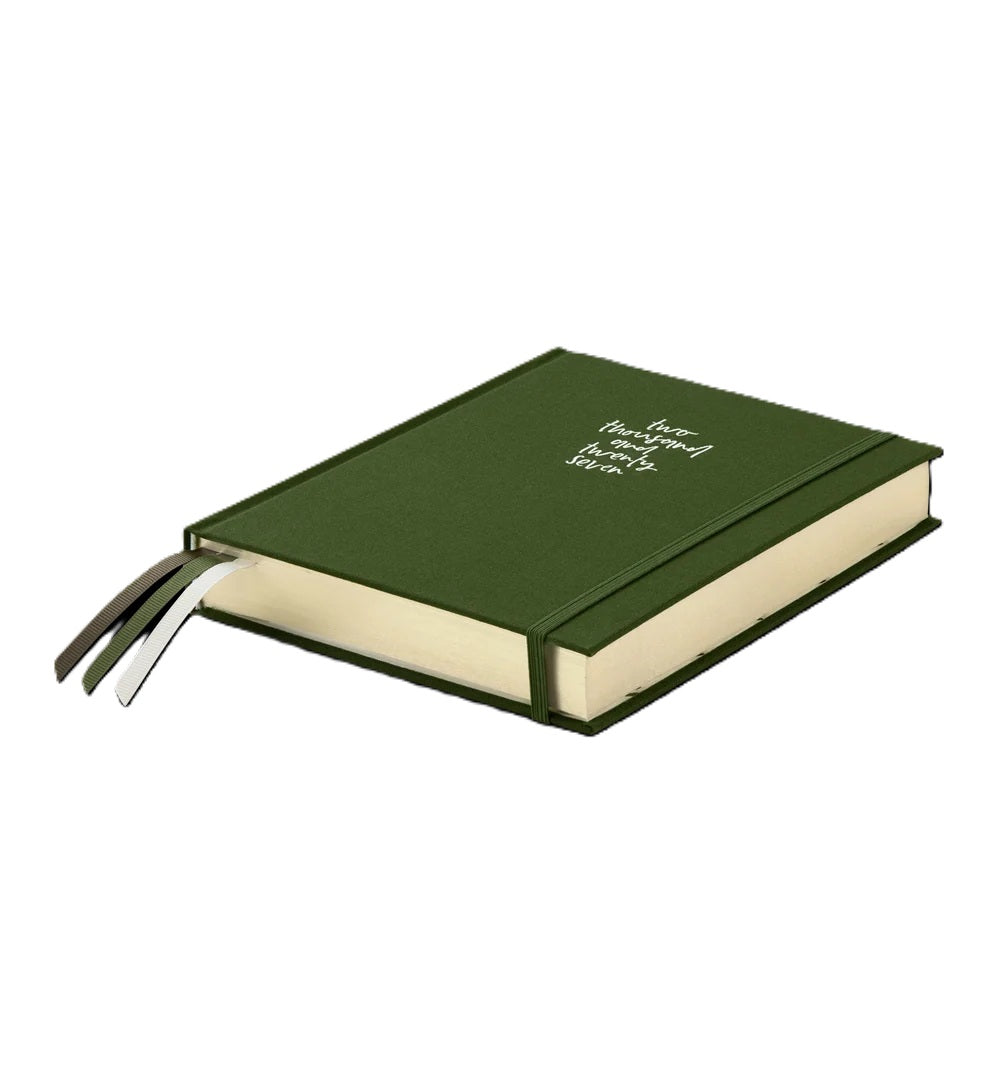 Emma Kate & Co 2027 Planner Signature - Daily Clover