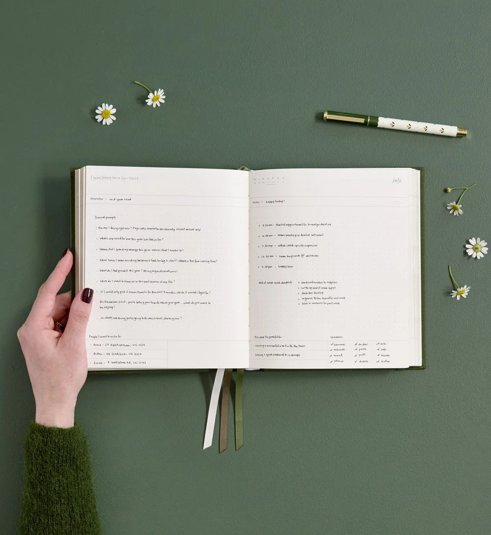 Emma Kate & Co 2027 Planner Signature - Daily Clover