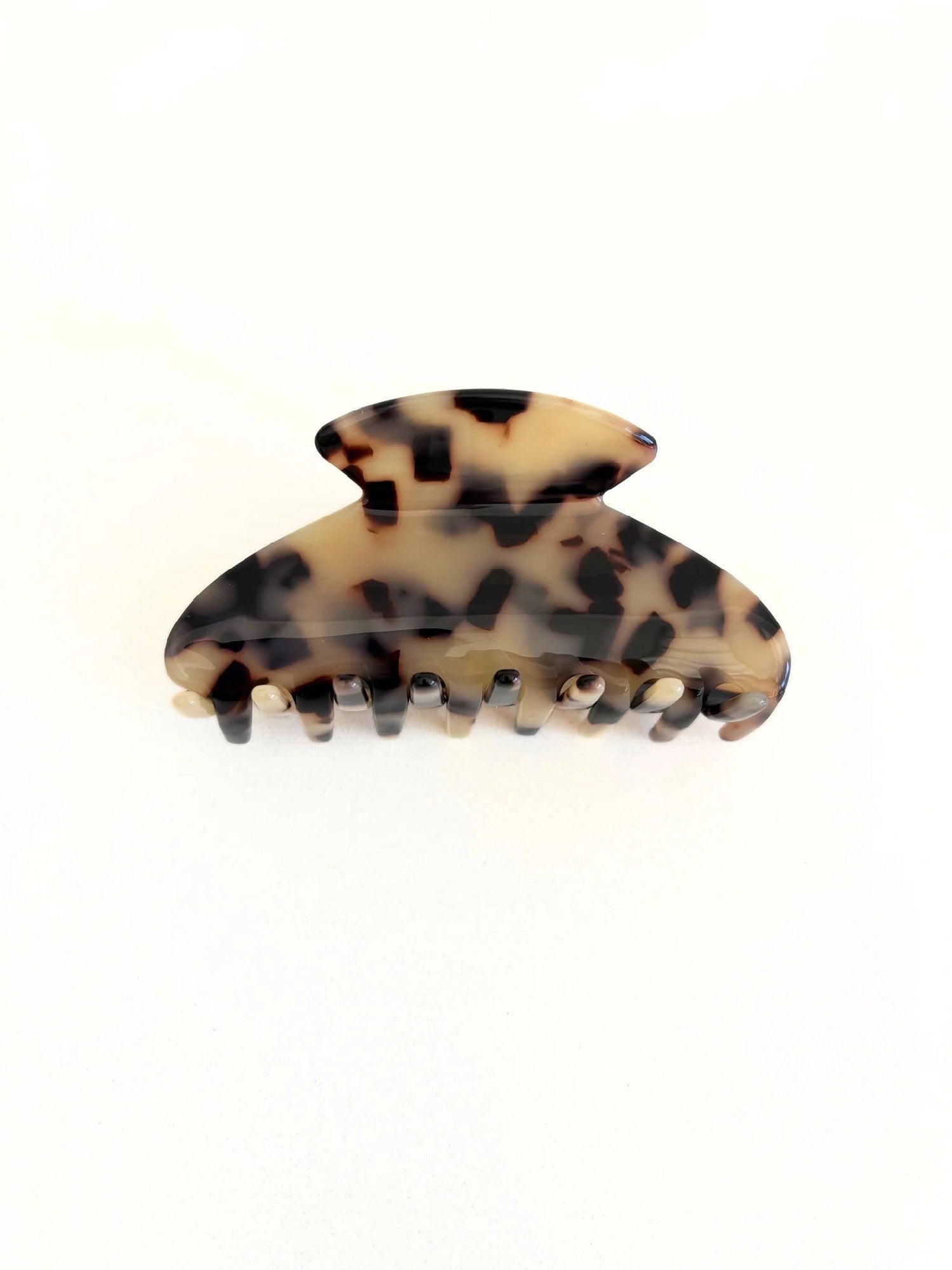 Louvelle Hair Claw In Turtoiseshell