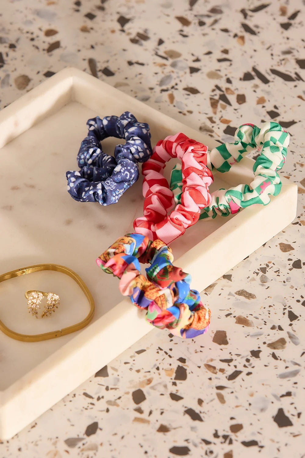 Louvelle Scrunchies Blue/red