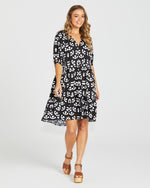 Load image into Gallery viewer, Sass Viola Dress Abstract [sz:8]
