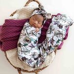 Load image into Gallery viewer, Snuggle Hunny Banksia Organic Jersey Wrap &amp; Topknot Set
