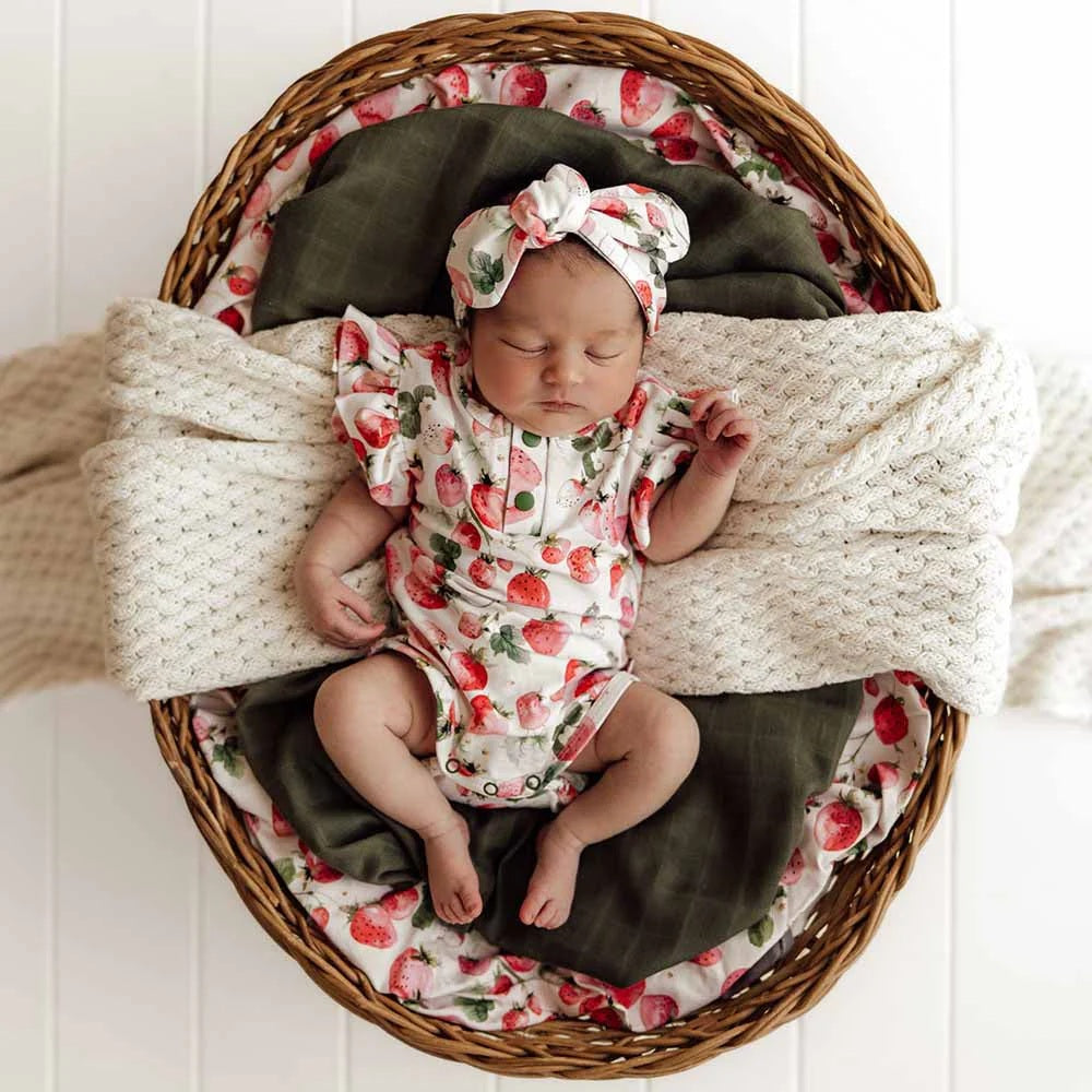 Snuggle Hunny Short Sleeve Organic Bodysuit With Frill Strawberry [sz:0000]