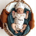 Load image into Gallery viewer, Snuggle Hunny Short Sleeve Organic Bodysuit Vintage Cars [sz:0000]

