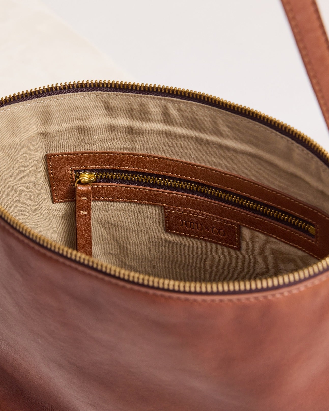 Juju & Co Augusta Crossbody Bag Cognac