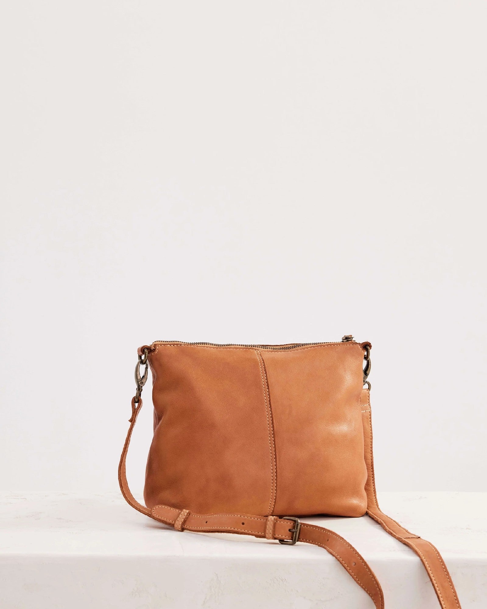 Juju & Co Large Essential Pouch Tan