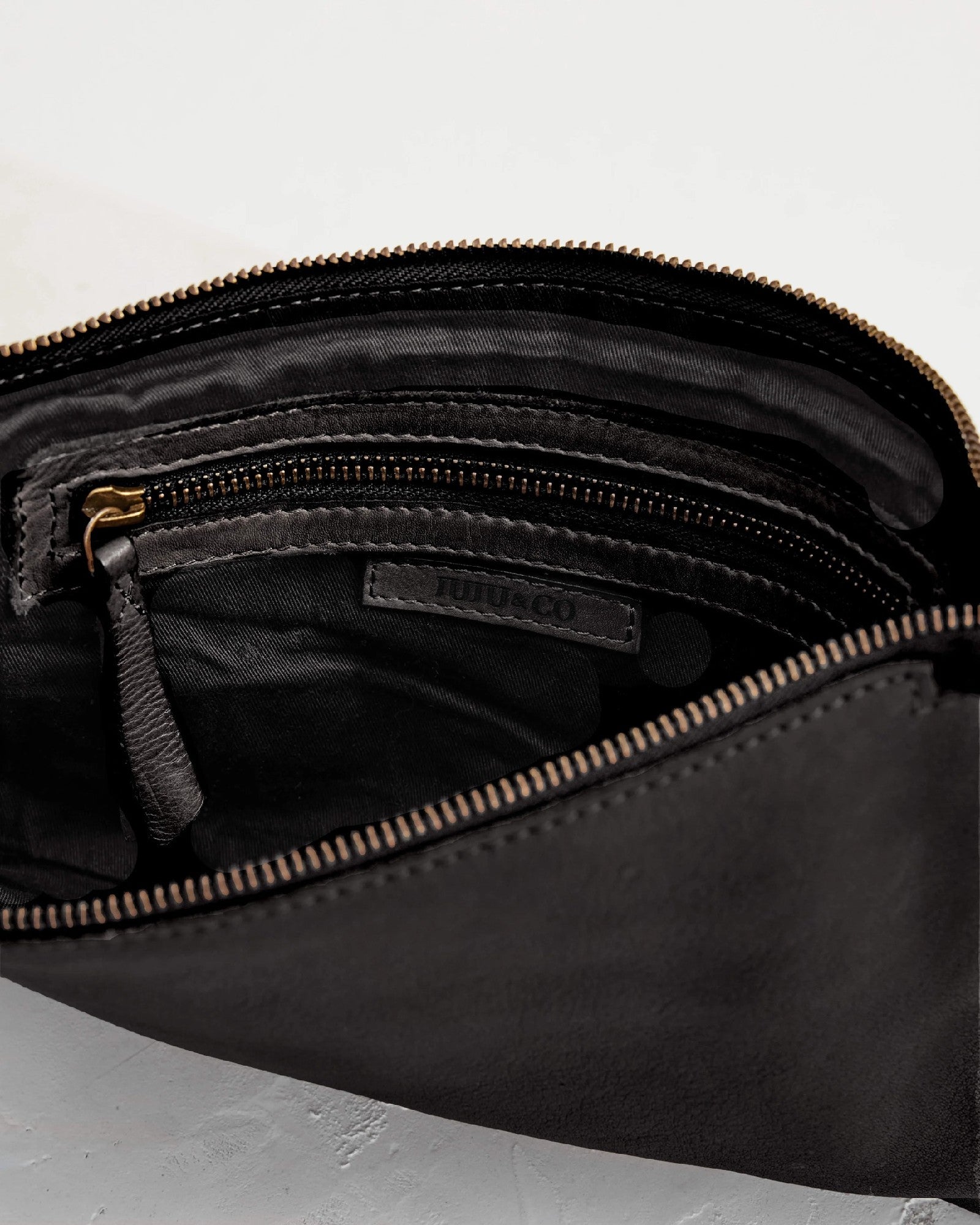 Juju & Co Monterey Crossbody Black