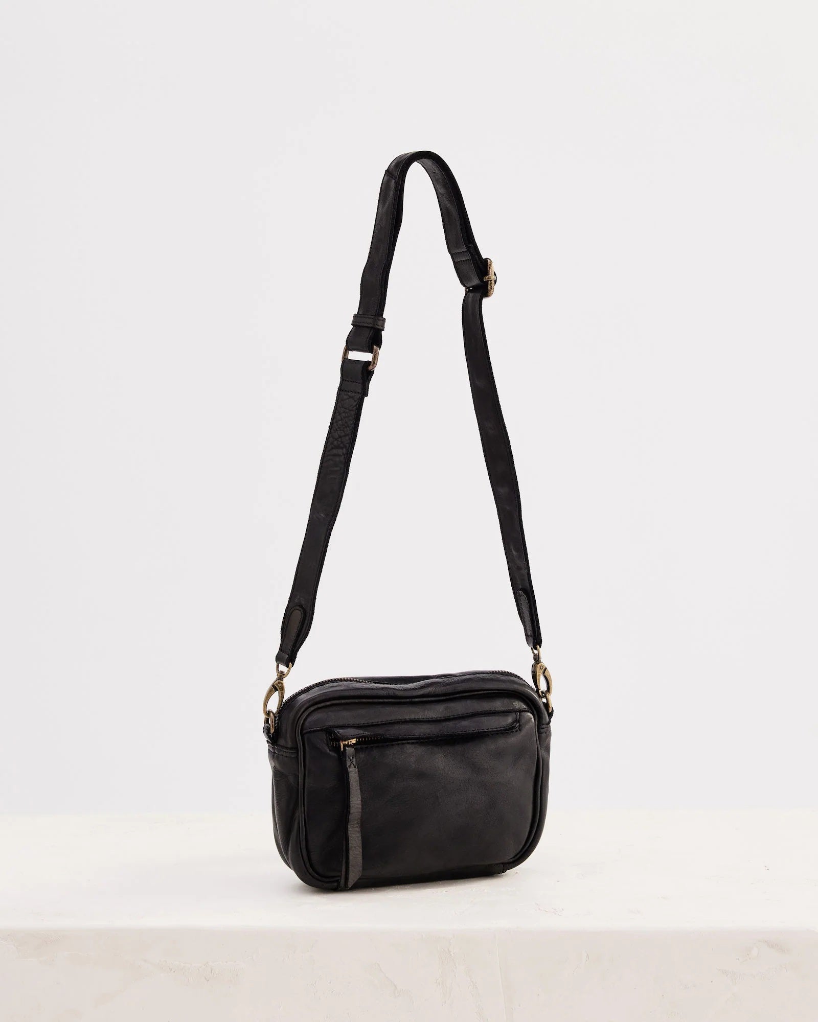 Juju & Co Camera Crossbody Black