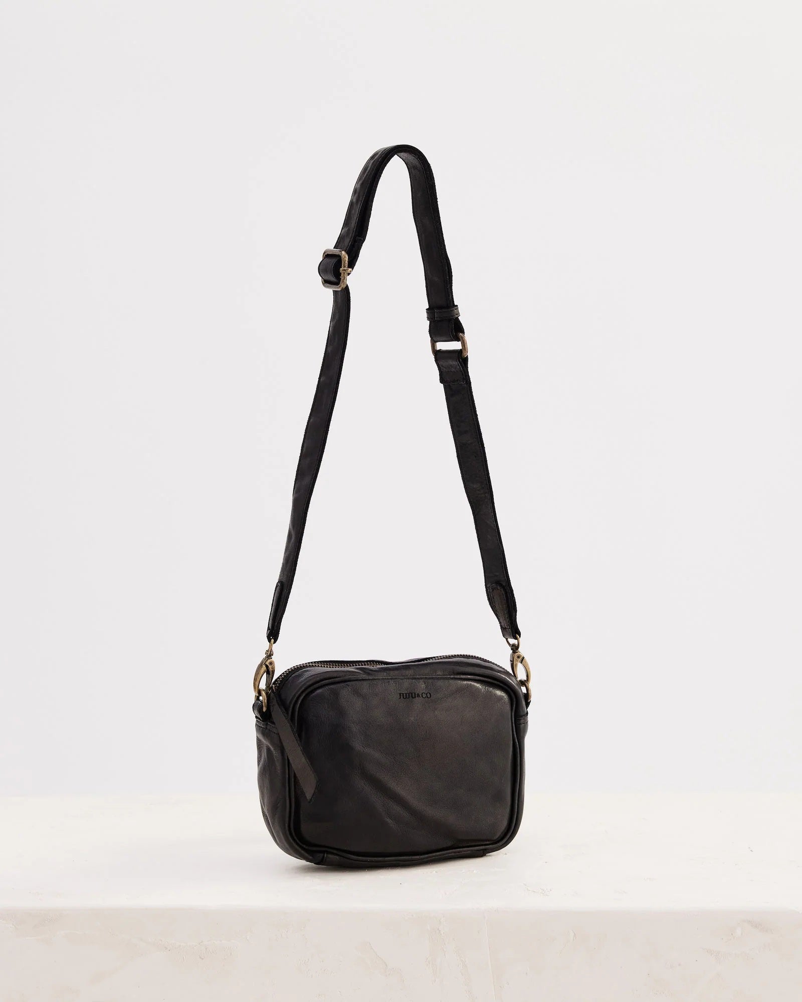 Juju & Co Camera Crossbody Black