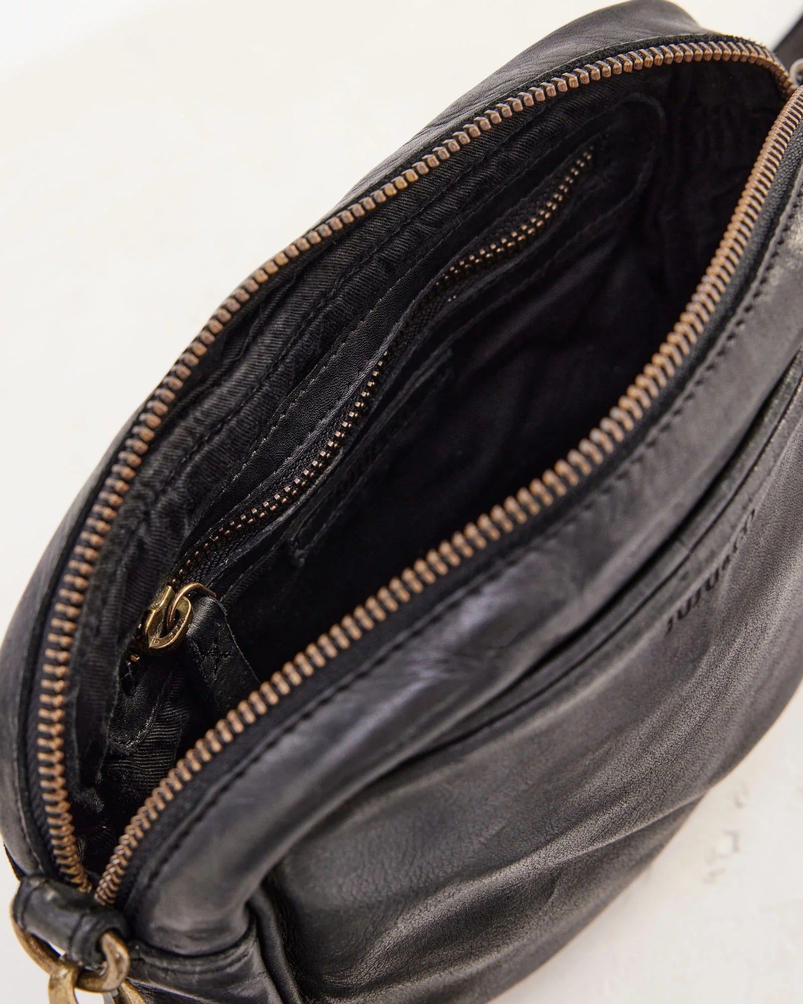 Juju & Co Camera Crossbody Black