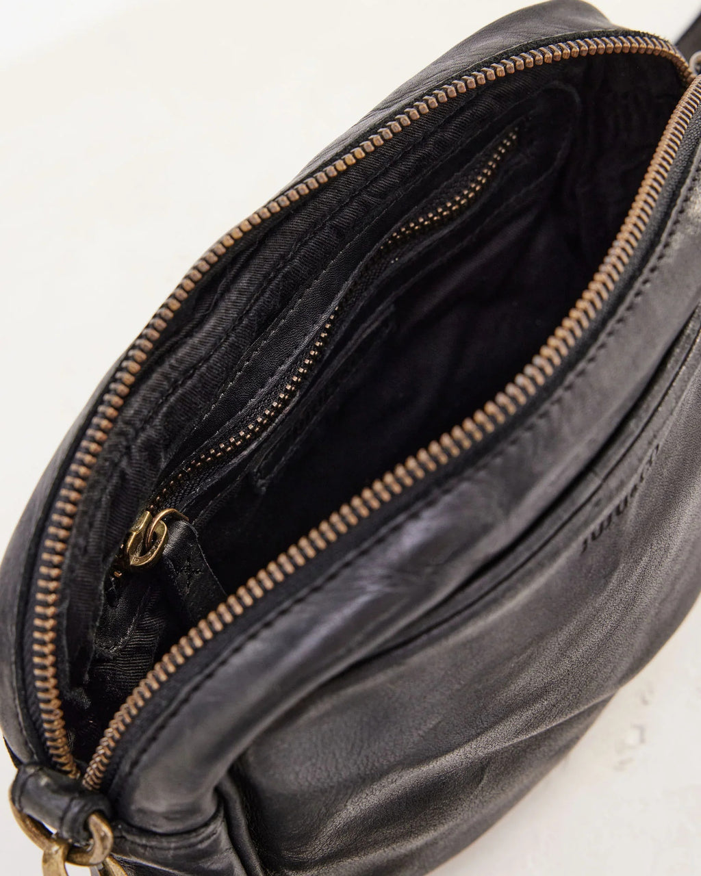 Juju & Co Camera Crossbody Black
