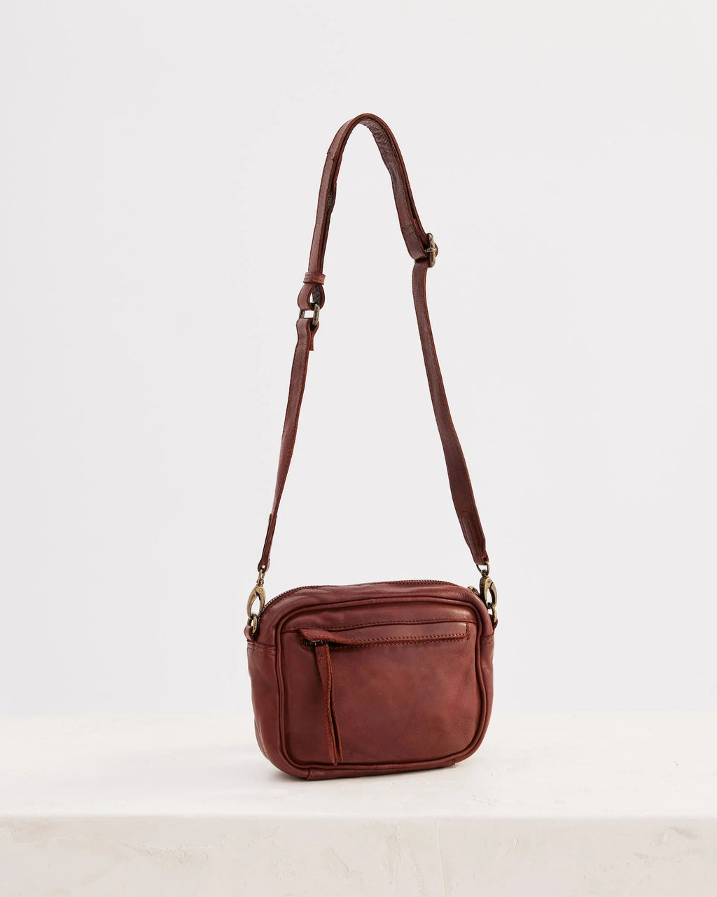 Juju & Co Camera Crossbody - Cognac