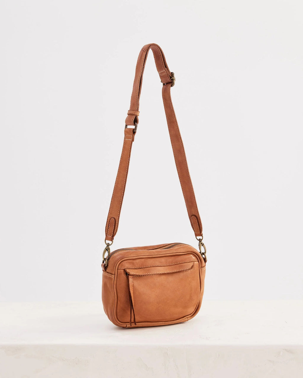 Juju & Co Camera Crossbody - Tan