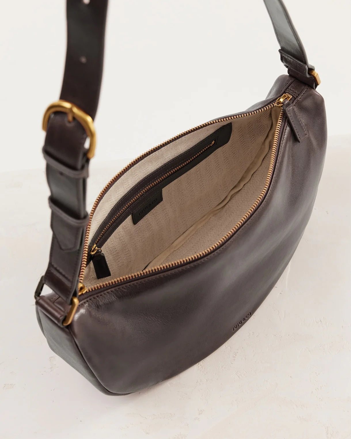 Juju & Co Crescent Sling Mahogany