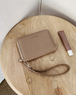 Load image into Gallery viewer, Louenhide Eden Wallet - Malt
