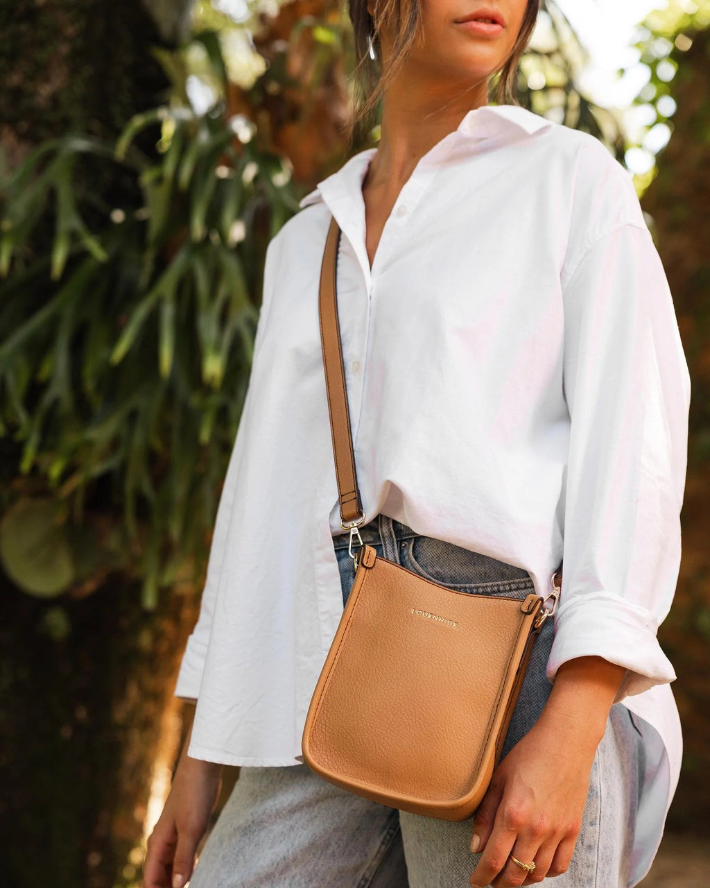 Louenhide Parker Phone Crossbody Bag Camel