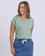 Load image into Gallery viewer, Foxwood Manly Vee Tee Ice Berg Green [sz:8]
