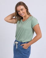 Load image into Gallery viewer, Foxwood Manly Vee Tee Ice Berg Green [sz:8]
