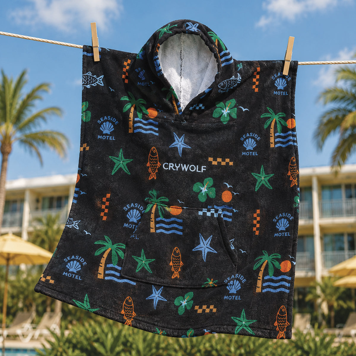 Crywolf Hooded Towel Seaside Motel [sz:s/m]