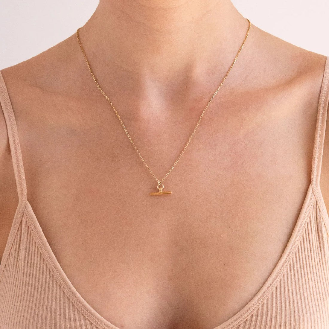 Linda Tahija Valentina T-bar Necklace Gold