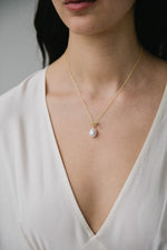 Load image into Gallery viewer, Sophie Pearl Thread Necklace Gold
