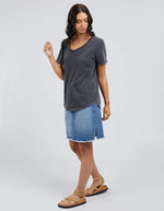Load image into Gallery viewer, Foxwood Washed Sammy Vee Tee Washed Black
